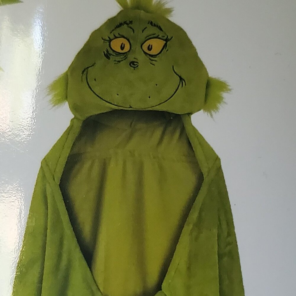 NWT Grinch hooded throw with pockets